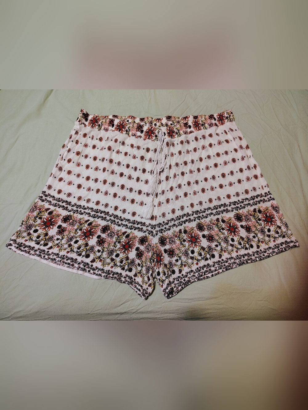 Cato White High-Waist Floral Drawstring Shorts